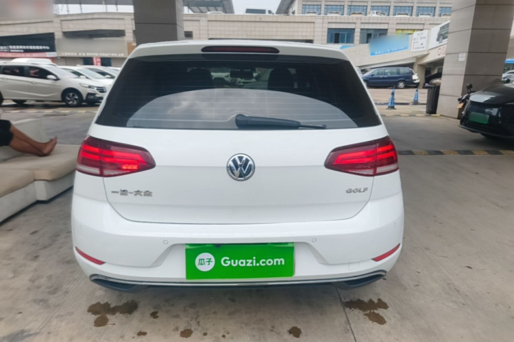 Volkswagen Golf 2018 car image #6