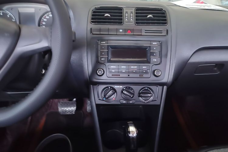Volkswagen Polo 2016 #10 Volkswagen Polo 2016 car image #10