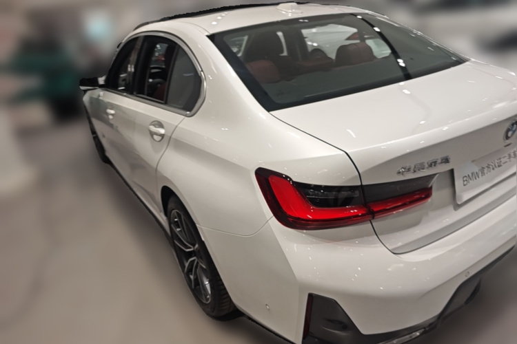 BMW 3 Series 2025 #5 BMW 3 Series 2025 car image #5