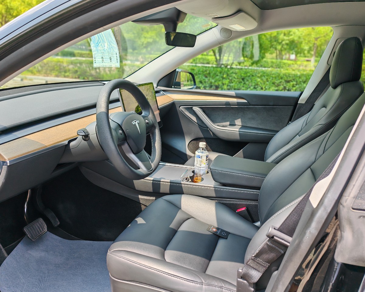 Tesla Model Y 2023 #4 Tesla Model Y 2023 car image #4