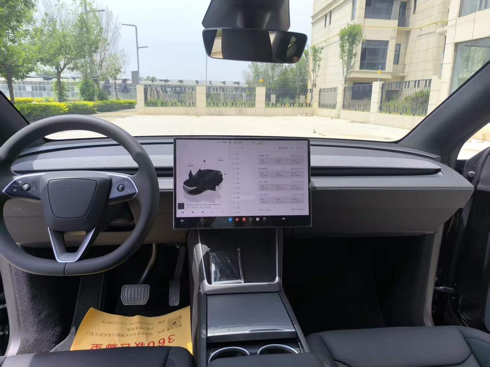 Tesla Model Y 2026 car image #10