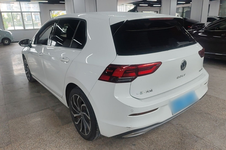 Volkswagen Golf 2022 car image #5