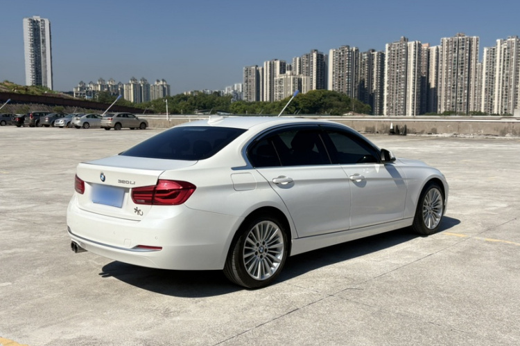 BMW 3 Series 2018 #4 BMW 3 Series 2018 car image #4