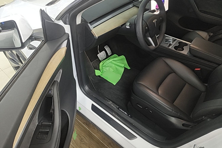 Tesla Model Y 2023 #12 Tesla Model Y 2023 car image #12