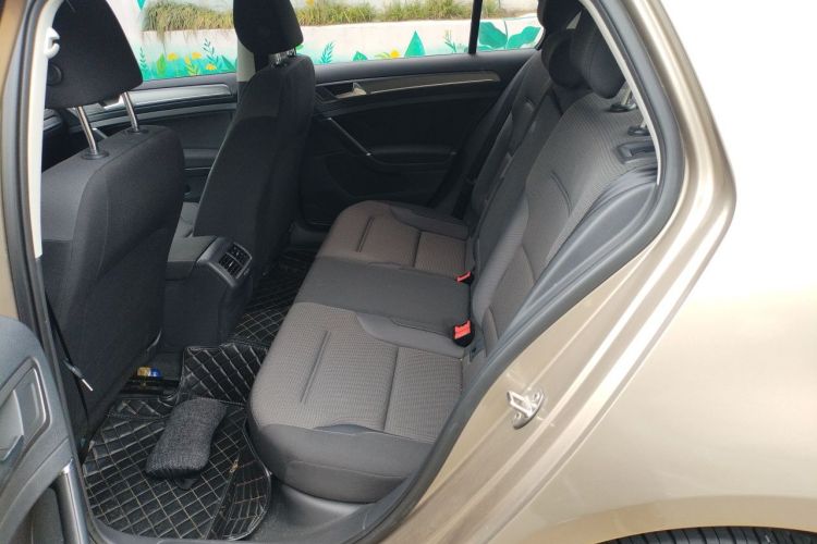 Volkswagen Golf 2017 car image #10