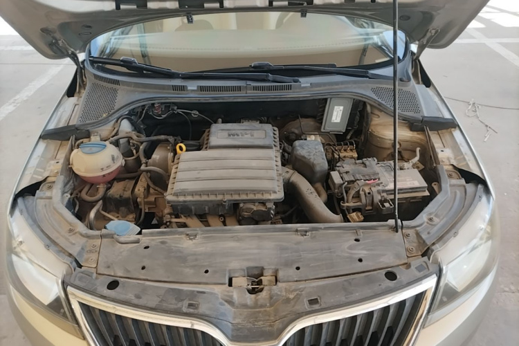 Skoda Rapid 2014 image de voiture #21