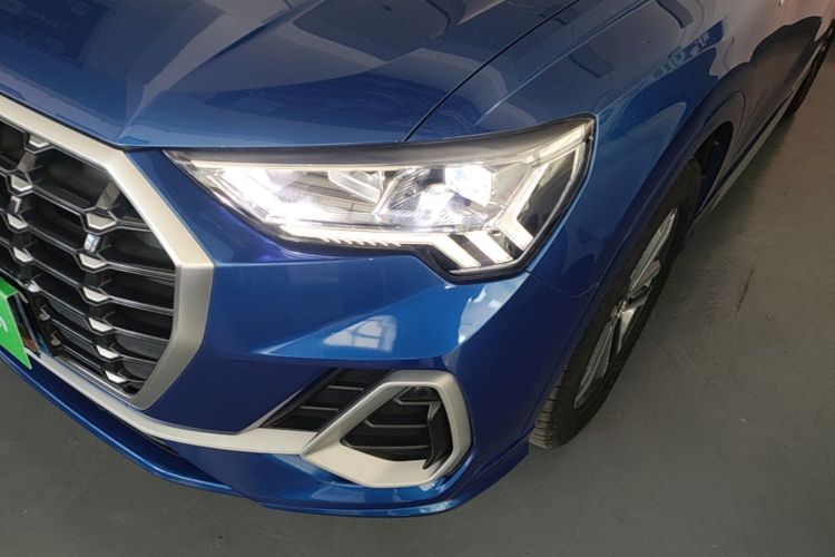 Audi Q3 2021 car image #23
