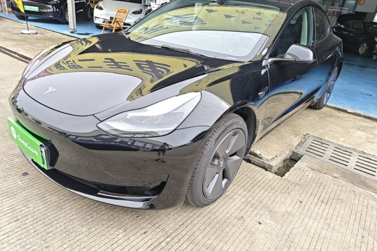 Tesla Model 3 2023 car image #2