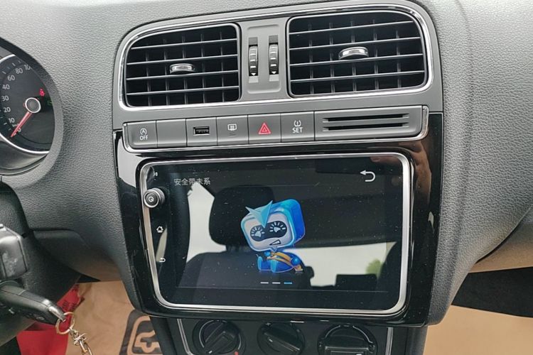 Volkswagen Polo 2019 car image #13