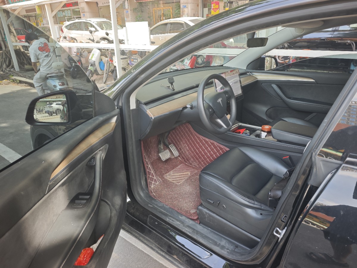 Tesla Model Y 2021 car image #2