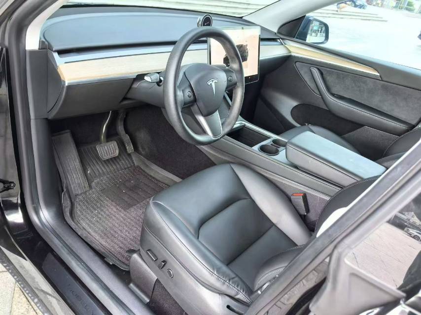 Tesla Model Y 2022 car image #5