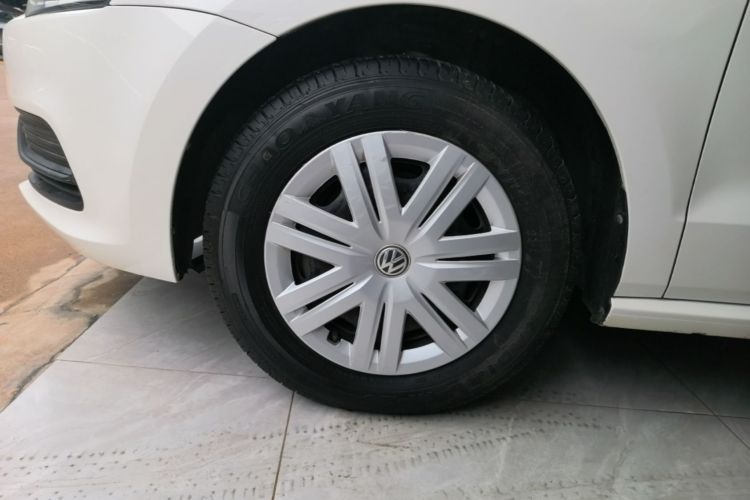 Volkswagen Polo 2017 car image #9