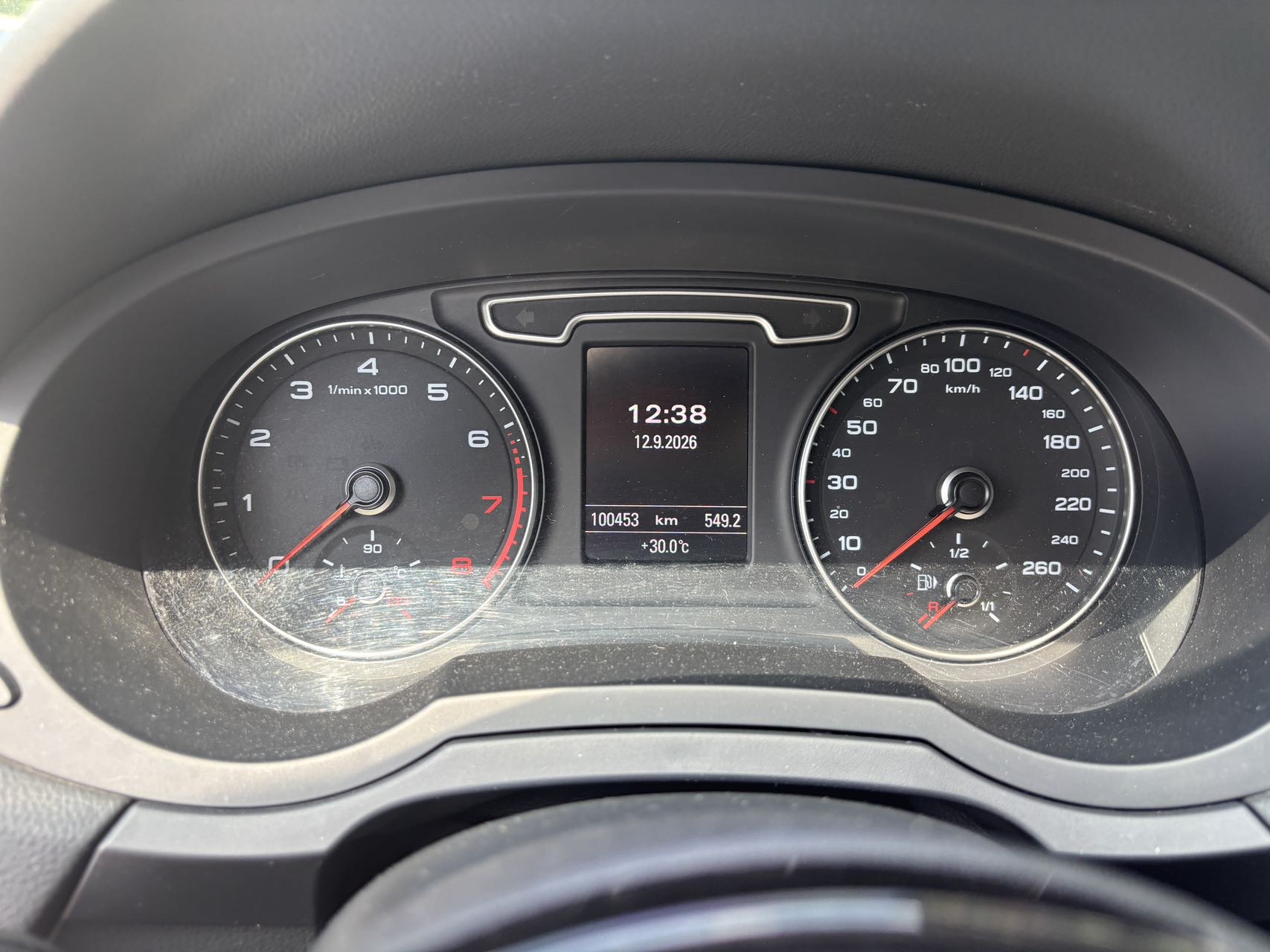 Audi Q3 2015 car image #8