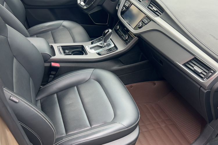 GEELY Emgrand GS 2018 imagen de coche #19