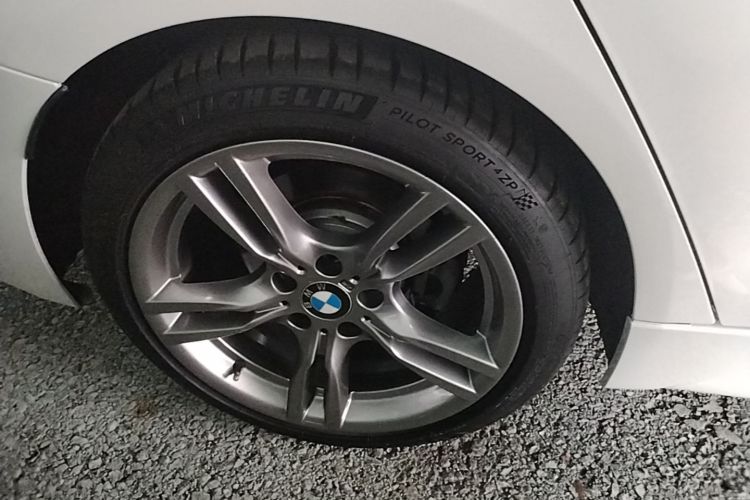 BMW 3 Series 2018 #10 BMW 3 Series 2018 car image #10