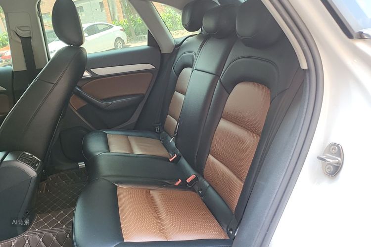 Audi Q3 2016 car image #19