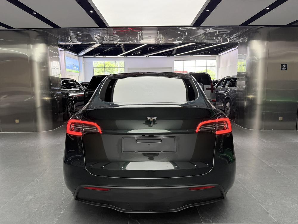 Tesla Model Y 2023 immagine di auto #4