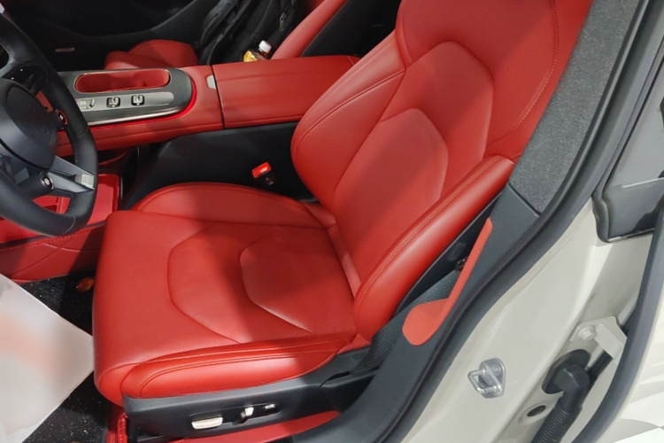 MI SU7 2025 immagine di auto #15