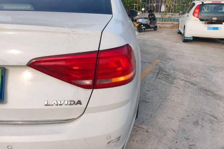 Volkswagen Lavida 2017 car image #8