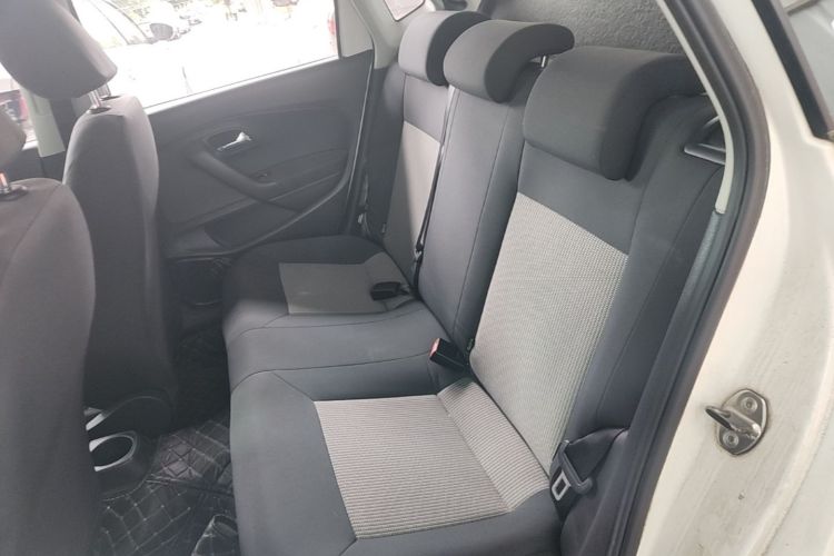Volkswagen Polo 2018 car image #17