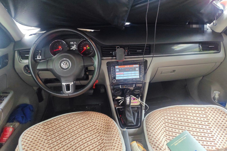 Volkswagen Bora 2015 car image #12