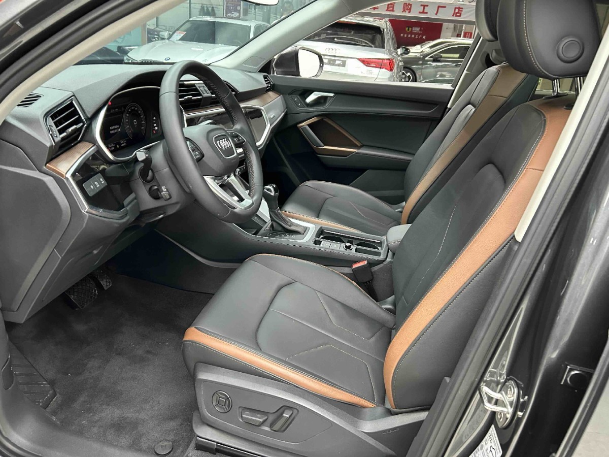 Audi Q3 2022 car image #2