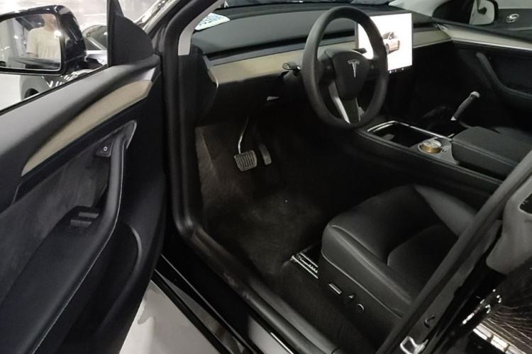 Tesla Model Y 2023 #16 Tesla Model Y 2023 car image #16