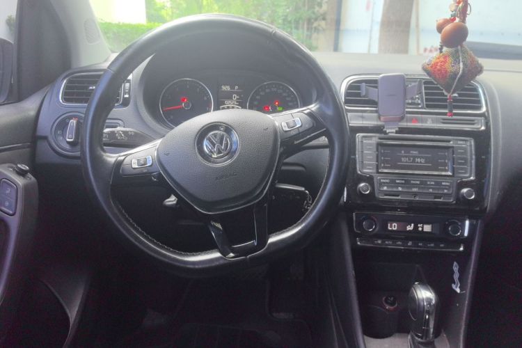Volkswagen Polo 2015 #15 Volkswagen Polo 2015 car image #15