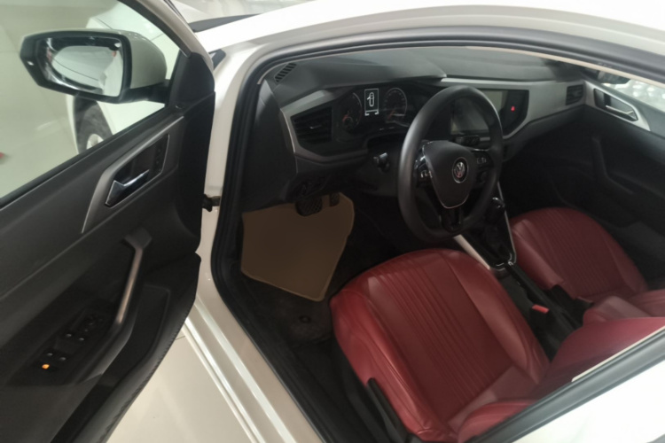Volkswagen Polo 2020 car image #16