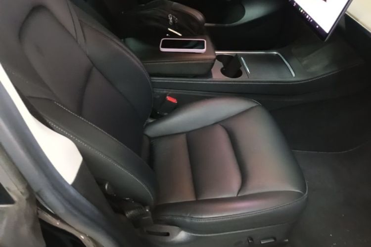 Tesla Model Y 2022 car image #24