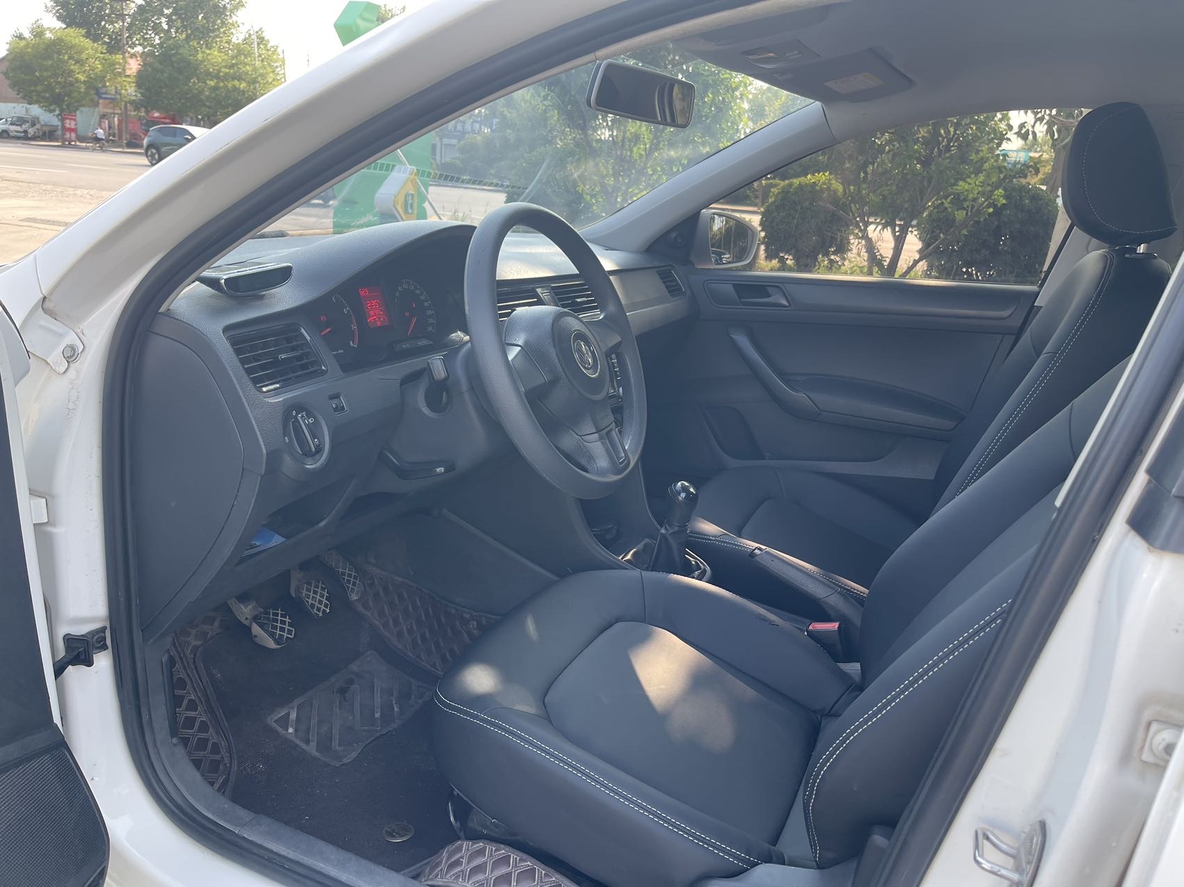 Volkswagen Santana 2015 car image #5