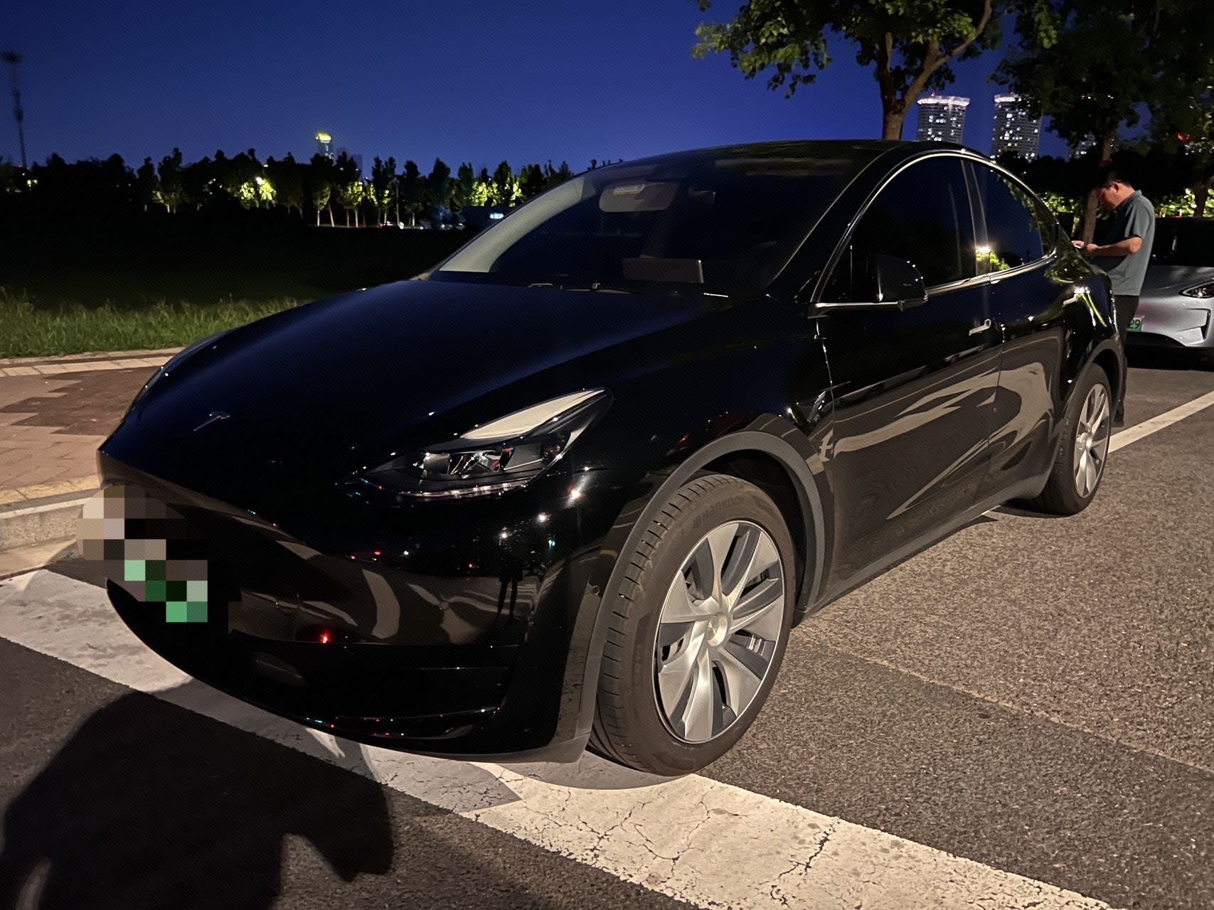 Tesla Model Y 2023 Tesla Model Y 2023 car image