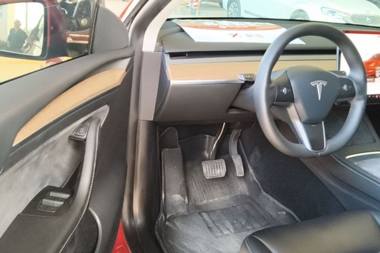 Tesla Model Y 2023 #16 Tesla Model Y 2023 car image #16