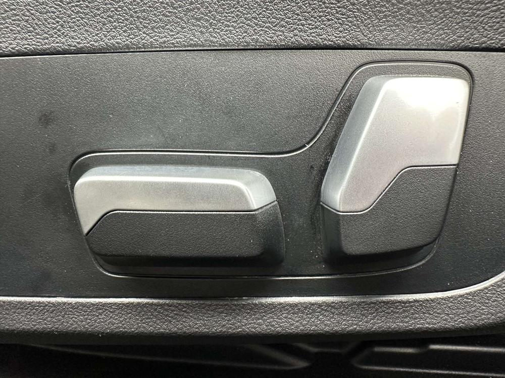 BMW 3 Series 2023 #10 BMW 3 Series 2023 car image #10