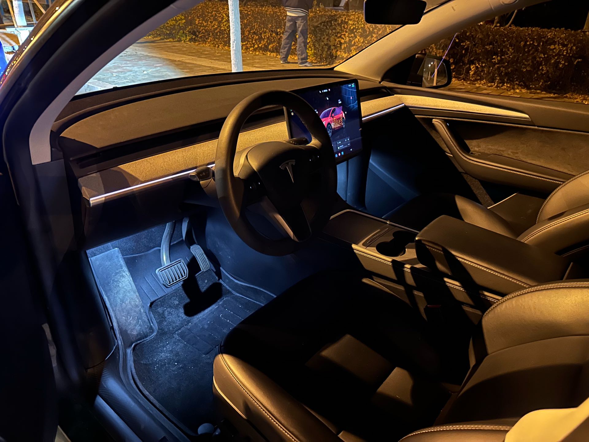 Tesla Model Y 2024 #2 Tesla Model Y 2024 car image #2