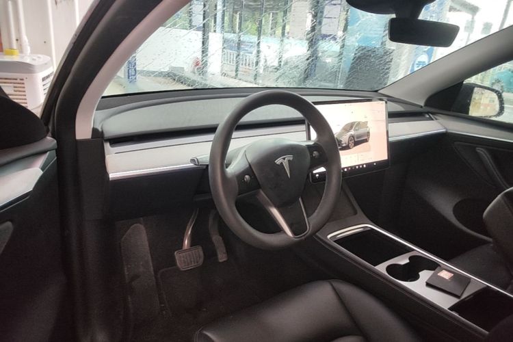 Tesla Model Y 2024 #10 Tesla Model Y 2024 car image #10
