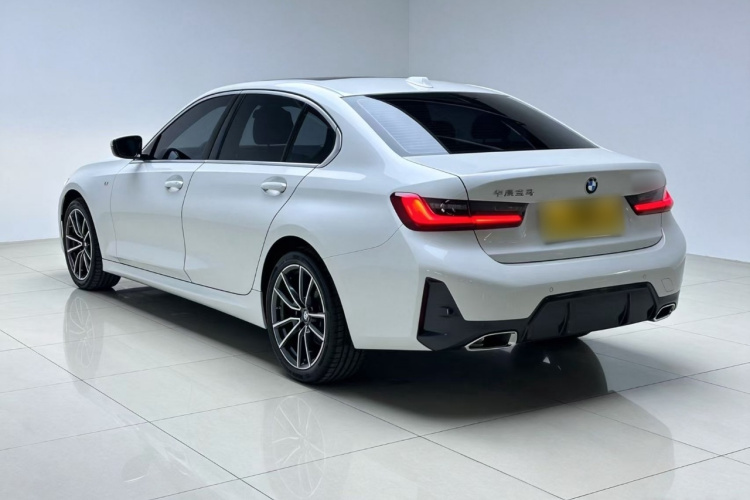 BMW 3 Series 2024 #5 BMW 3 Series 2024 car image #5