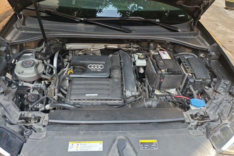 Audi Q3 2020 car image #18