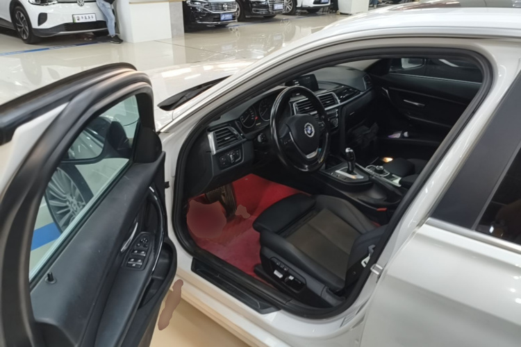 BMW 3 Series 2017 car image #16
