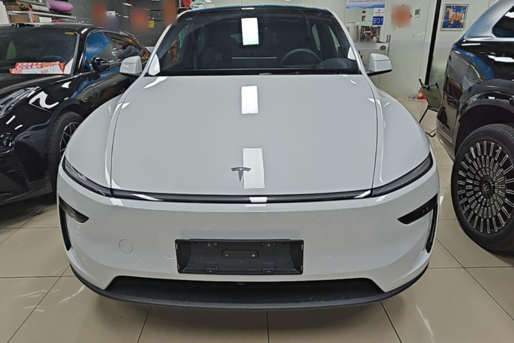 Tesla Model Y 2026 #3 Tesla Model Y 2026 car image #3