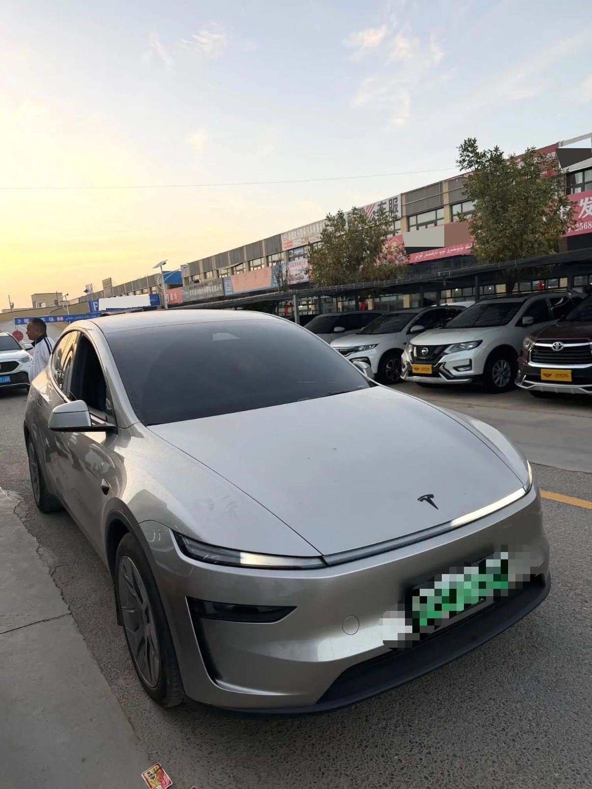 Tesla Model Y L 2026 imagem de carro #3