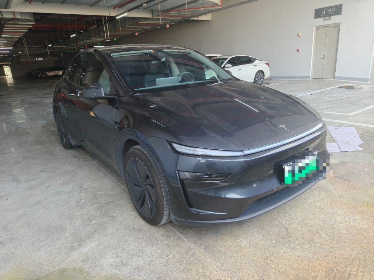 Tesla Model Y 2025 car image #2