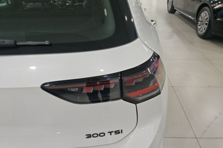Volkswagen Golf 2024 car image #8