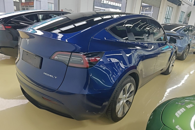 Tesla Model Y 2023 #7 Tesla Model Y 2023 car image #7