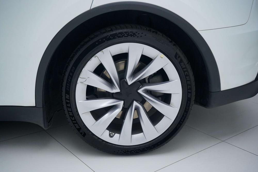 Tesla Model Y 2025 #6 Tesla Model Y 2025 immagine di auto #6