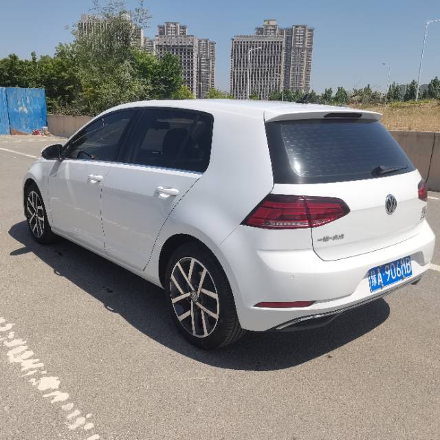 Volkswagen Golf 2020 car image #9