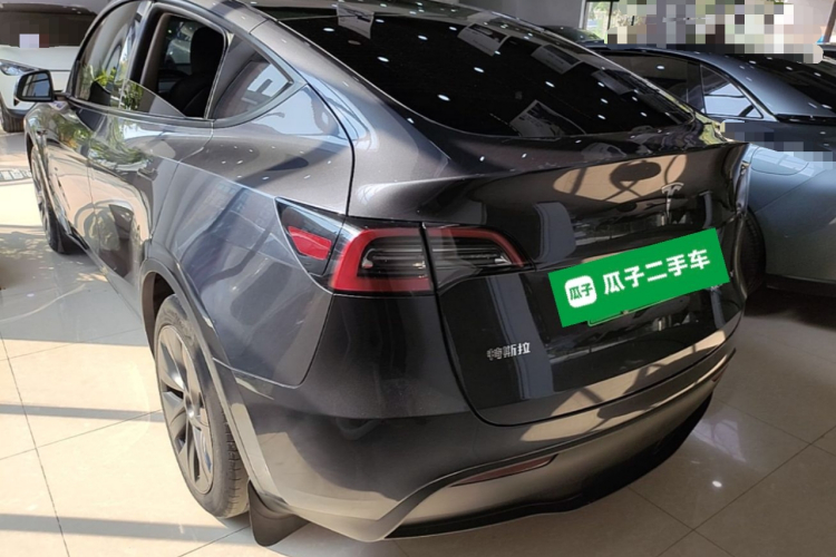 Tesla Model Y 2024 car image #5