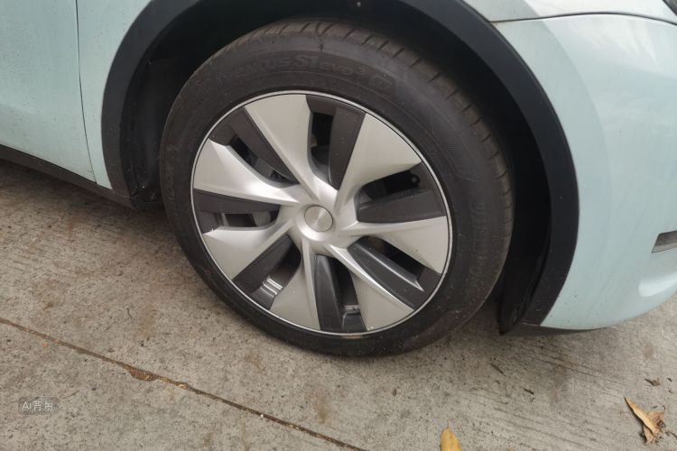 Tesla Model Y 2022 car image #9