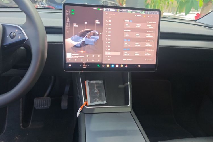 Tesla Model Y 2025 car image #13
