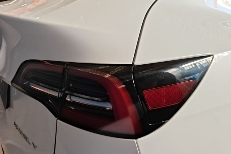 Tesla Model Y 2024 #8 Tesla Model Y 2024 car image #8
